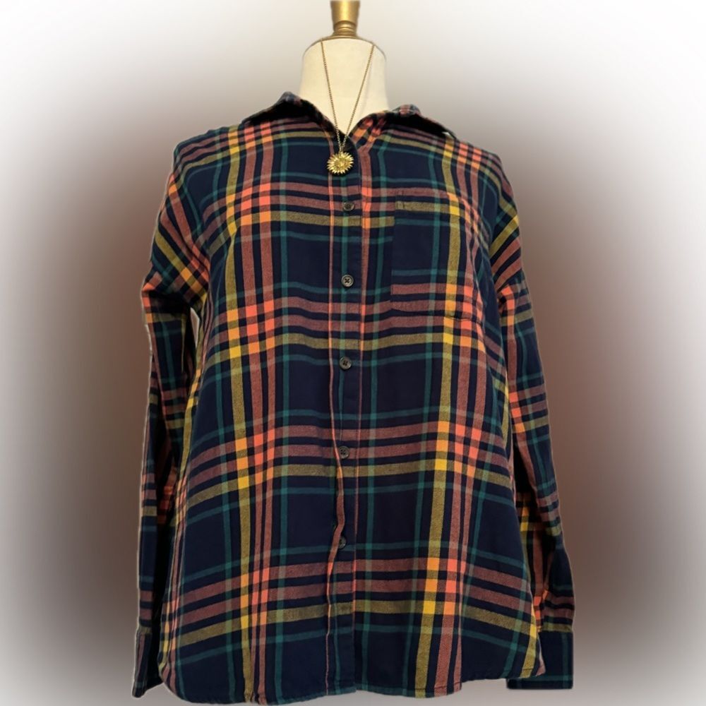 Adorable Old Navy plaid “Boyfriend” flannel! - Picture 4 of 8